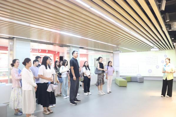 厦门大学博士生调研团在我校参观交流